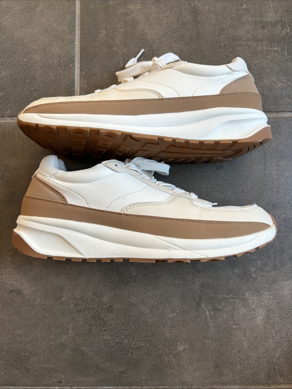 Cushionaire White and Tan Sneakers - Picture 5 of 12
